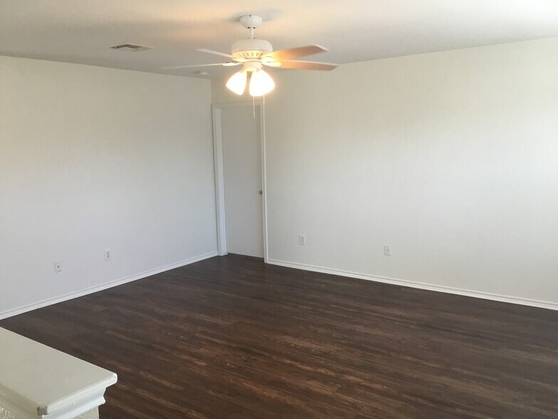 Building Photo - 6202 Roseborough Dr