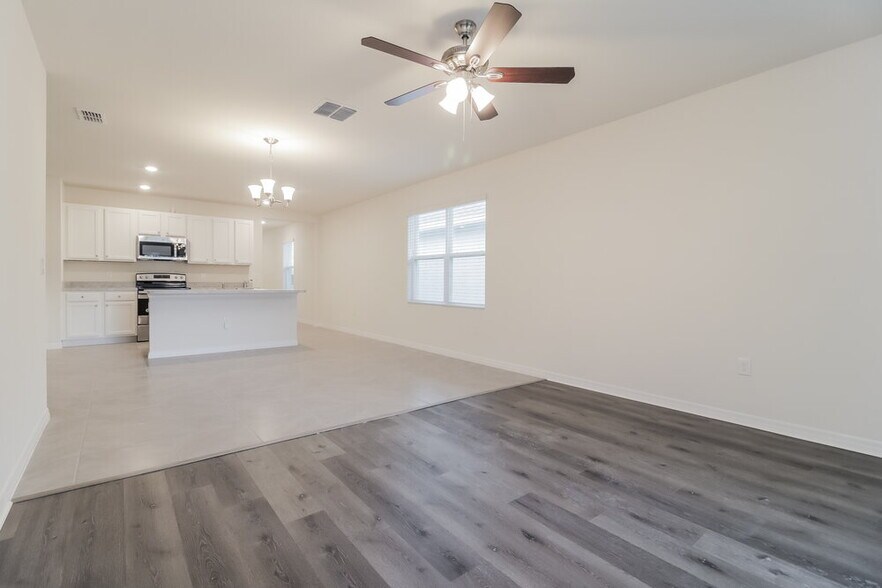 Building Photo - 3914 Angola Ln