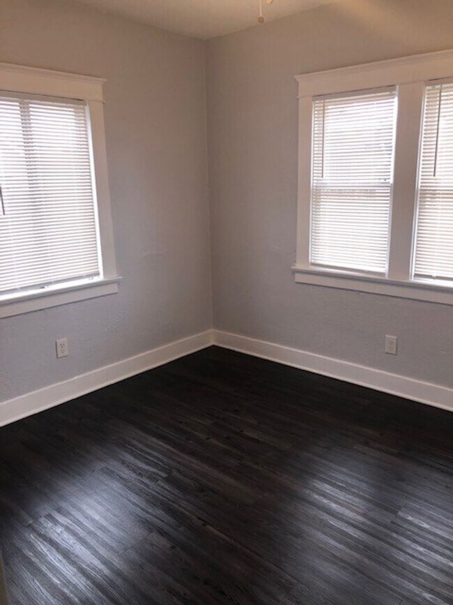 Building Photo - LINDEN 2470