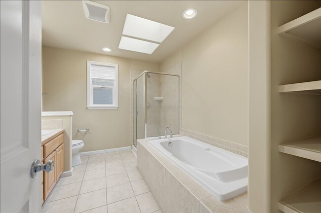 Building Photo - Kent Home