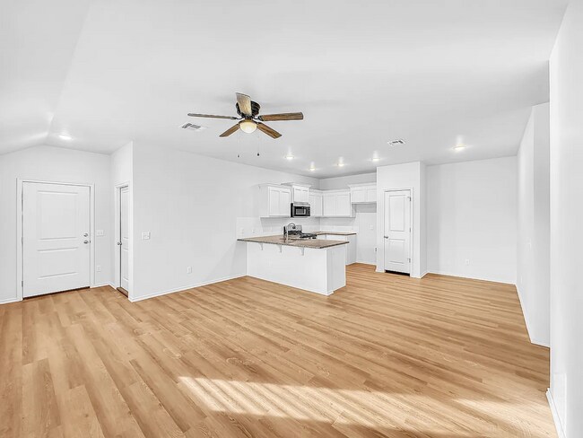 Building Photo - Beautiful 3-Bedroom, 2-Bath Home in Chickasha – Move-In Ready!