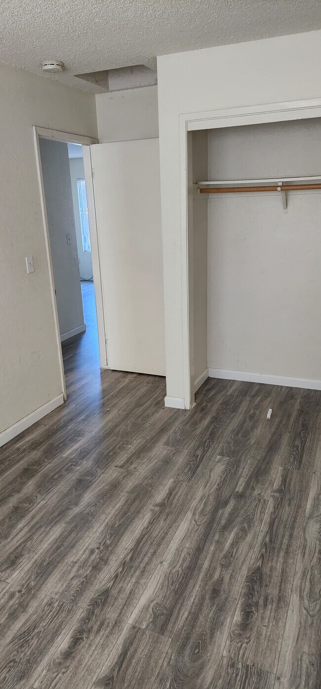 Building Photo - 515 S Santa Fe St