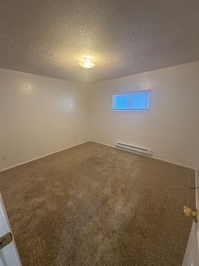 Building Photo - Quail Hollow 12