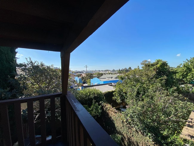 Building Photo - 3106 E 15th St