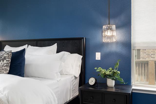 Building Photo - 204 Old Grove Rd