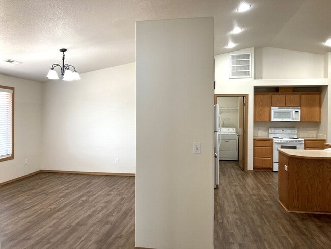 Building Photo - Ranch-Style Home With Gas Fireplace and Washer/Dryer Included! 1 Small Dog Welcome!