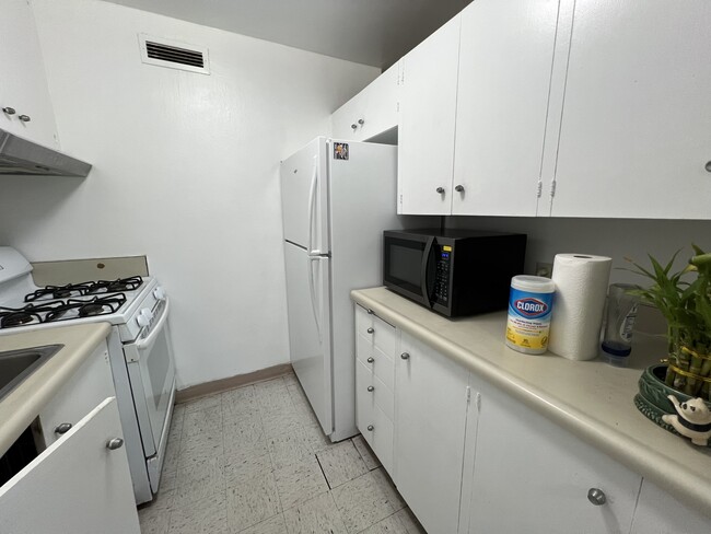 Building Photo - 910 Ahana St