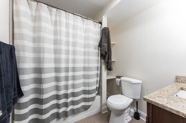 Building Photo - 3047 N Kimball Ave