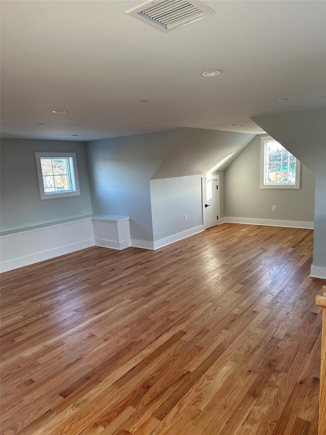 Building Photo - 506 Lakeview Ave