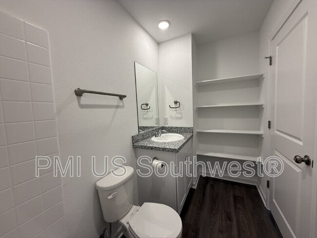 Building Photo - 2580 View Way