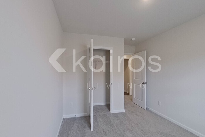 Building Photo - 2241 Banyon Cir