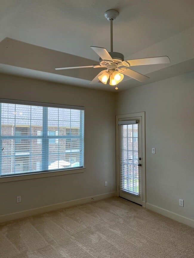 Building Photo - 2865 Westhollow Dr