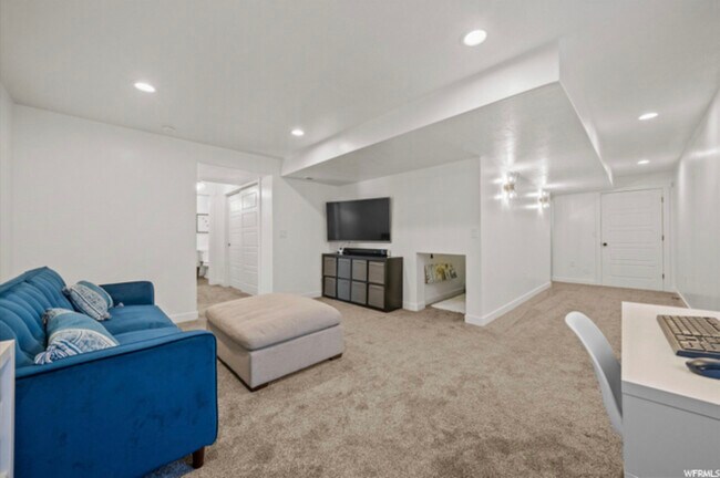 Building Photo - 2418 N 3370 W