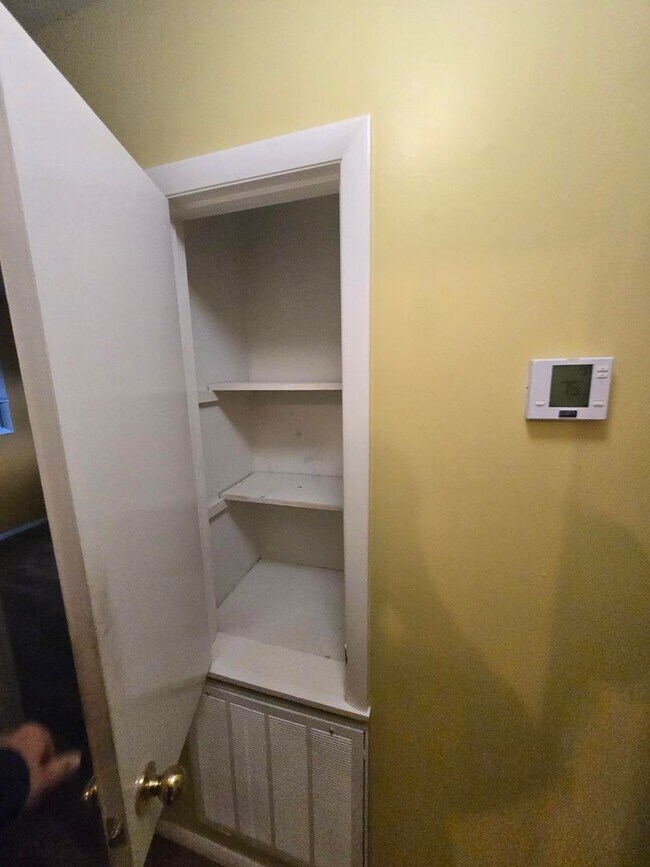 Building Photo - For Rent – 1304 Cobble Stone Court, Johnson City, TN