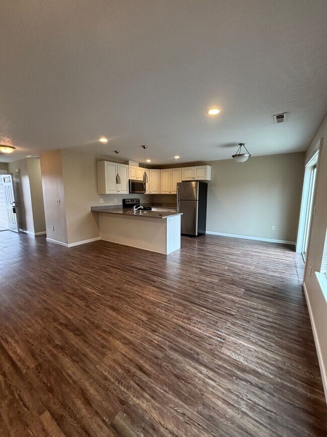 Building Photo - NEWLY UPDATED 4 bed / 2.5 BATH - Desirable Spokane Valley