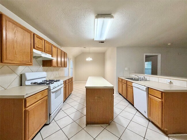Building Photo - 6827 Autumn Thistle Dr