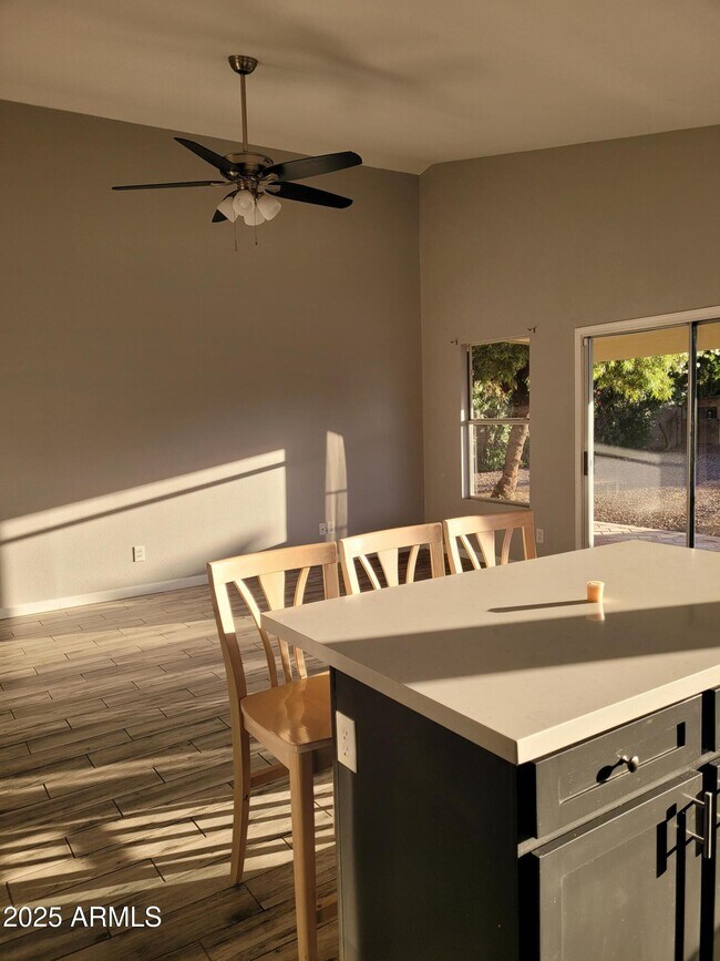 Building Photo - 2634 S Vineyard
