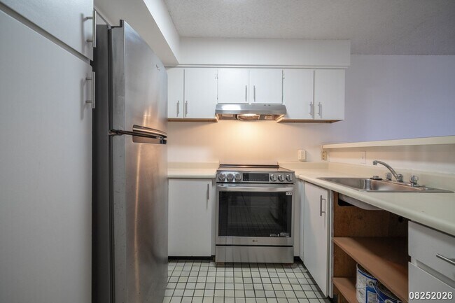 Building Photo - 930 Kaheka St