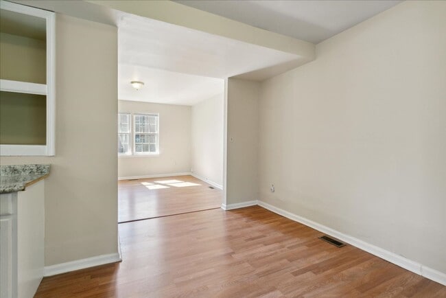 Building Photo - 715 18th St