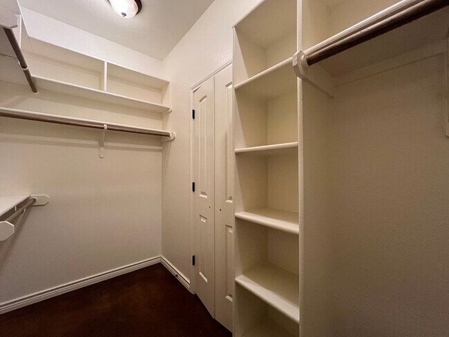 Building Photo - AVAILABLE NOW:  3 bedroom house