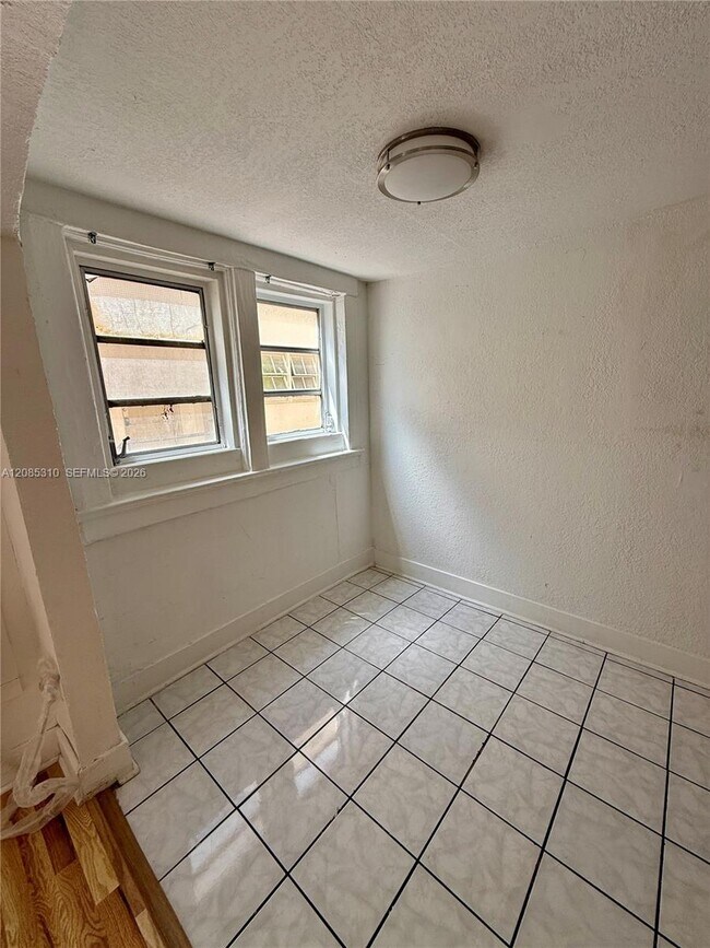Building Photo - 1319 Meridian Ave