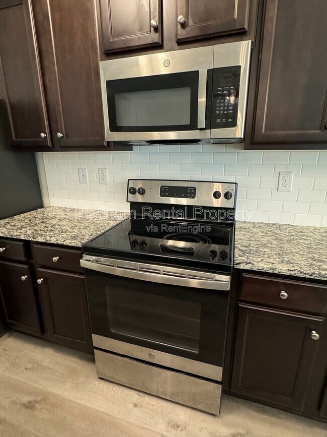 Building Photo - 3368 Pennington Dr