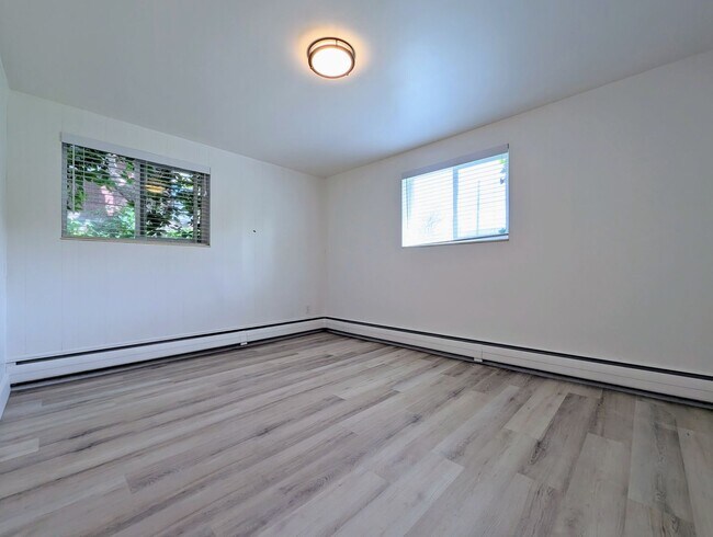 Building Photo - Beautiful, remodeled 1 bedroom apartment in the heart of sugarhouse.