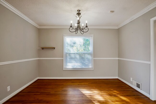 Building Photo - Cute 3 bedroom, 1 bath house in Homewood!