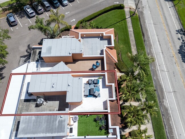 Building Photo - 920 N Shore Dr NE