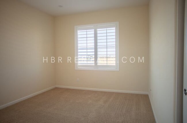 Building Photo - Questa Village - Mountain House- Spacious ...