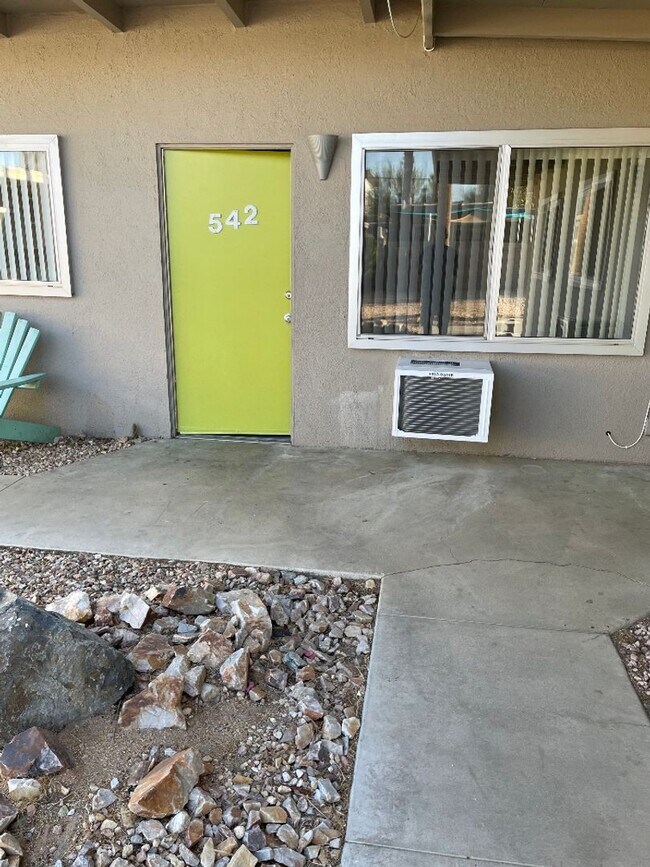 Building Photo - 540 S Mountain View Dr