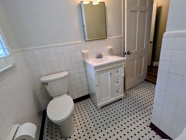 Building Photo - 524 W Mountain St