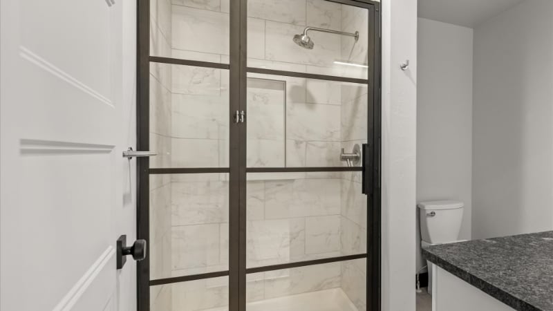 Building Photo - 1010 E 7th St