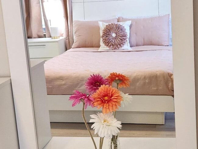 Building Photo - 1851 Corsica Dr