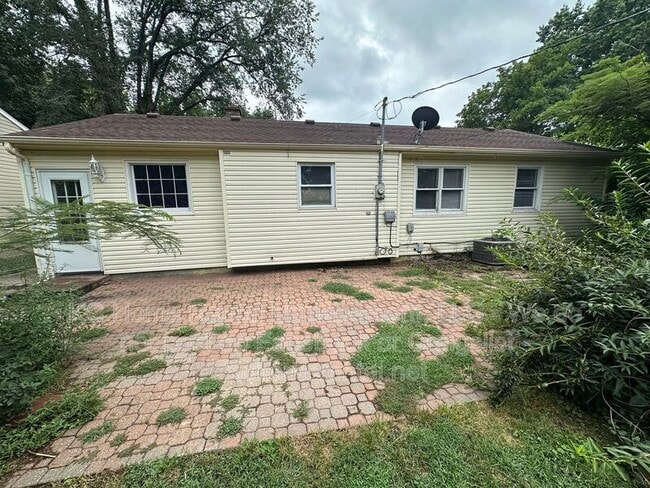 Building Photo - 10700 E 28th Terrace S