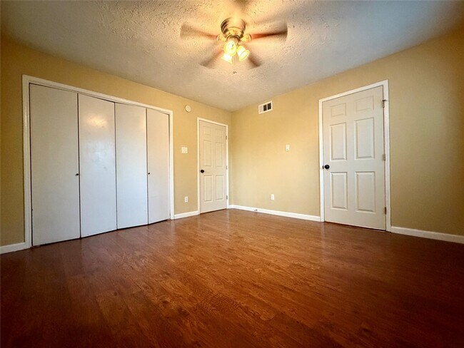 Building Photo - 5800 Lumberdale Rd
