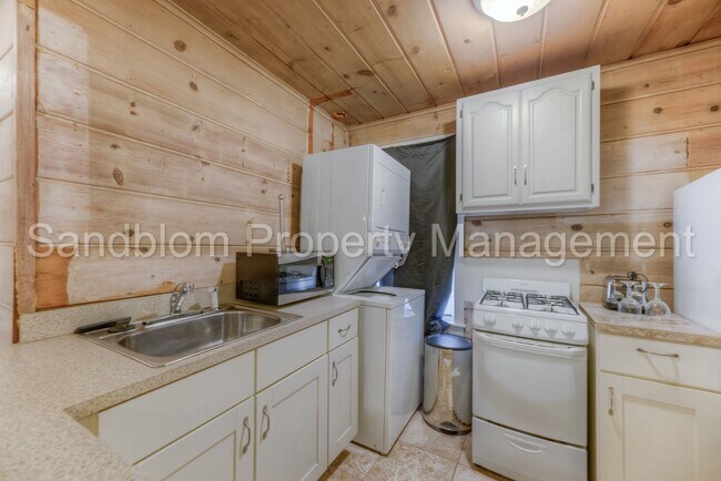 Building Photo - For Lease | TU | 5 Bed + 3 Bath | $2500 Rent