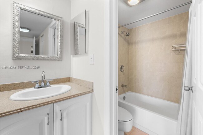 Building Photo - 3401 N Country Club Dr