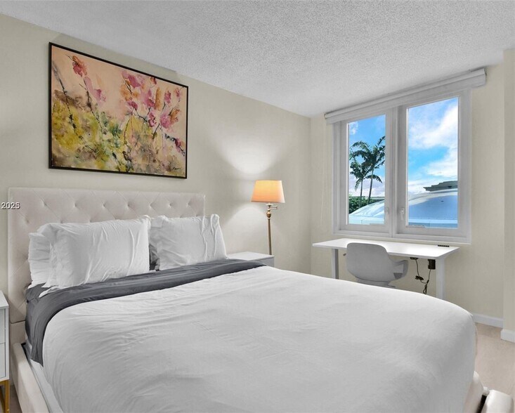 Building Photo - 2301 Collins Ave