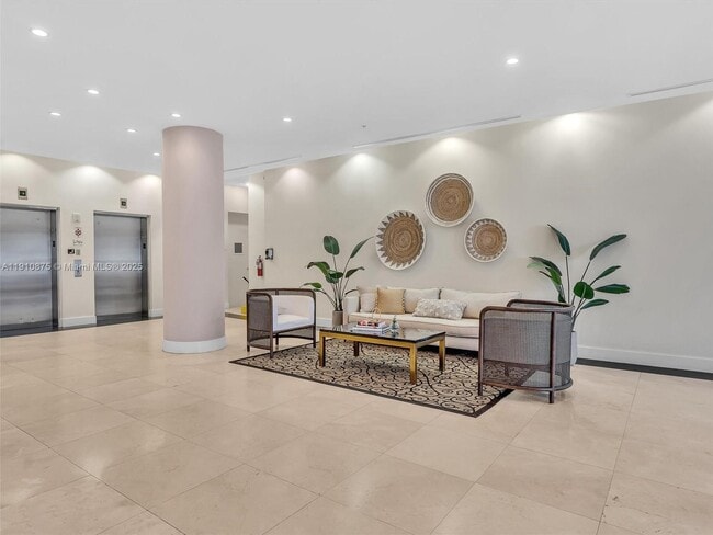 Building Photo - 2200 NE 4th Ave