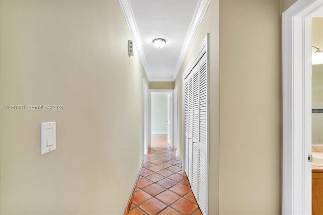 Building Photo - 300 187th St