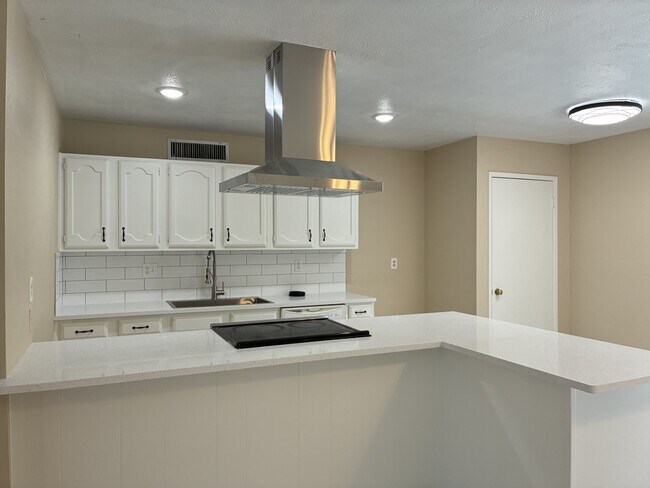 Building Photo - 2715 Kingfisher Dr