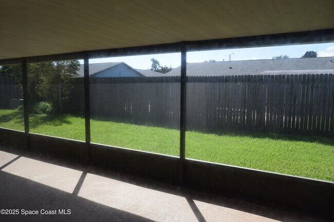 Building Photo - 1941 Talloak Rd