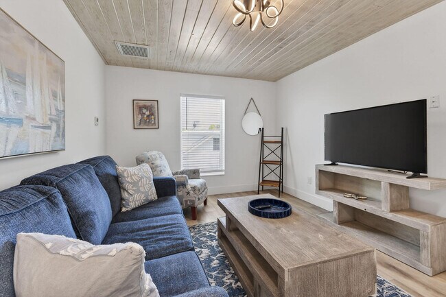 Building Photo - 608 SE 5th St