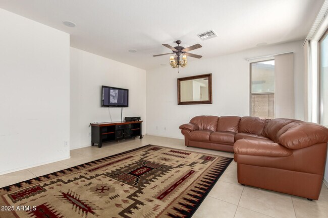 Building Photo - 252 W Blue Lagoon Dr