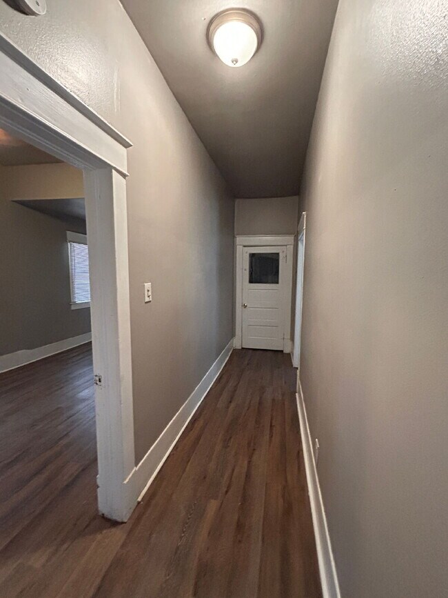 Building Photo - This remodeled charmer is close to Tech and ready for new tenants 7-15-26