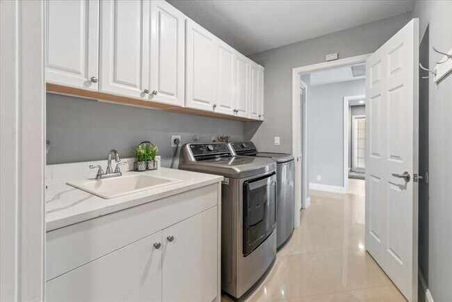 Building Photo - 10082 Harbourtown Ct