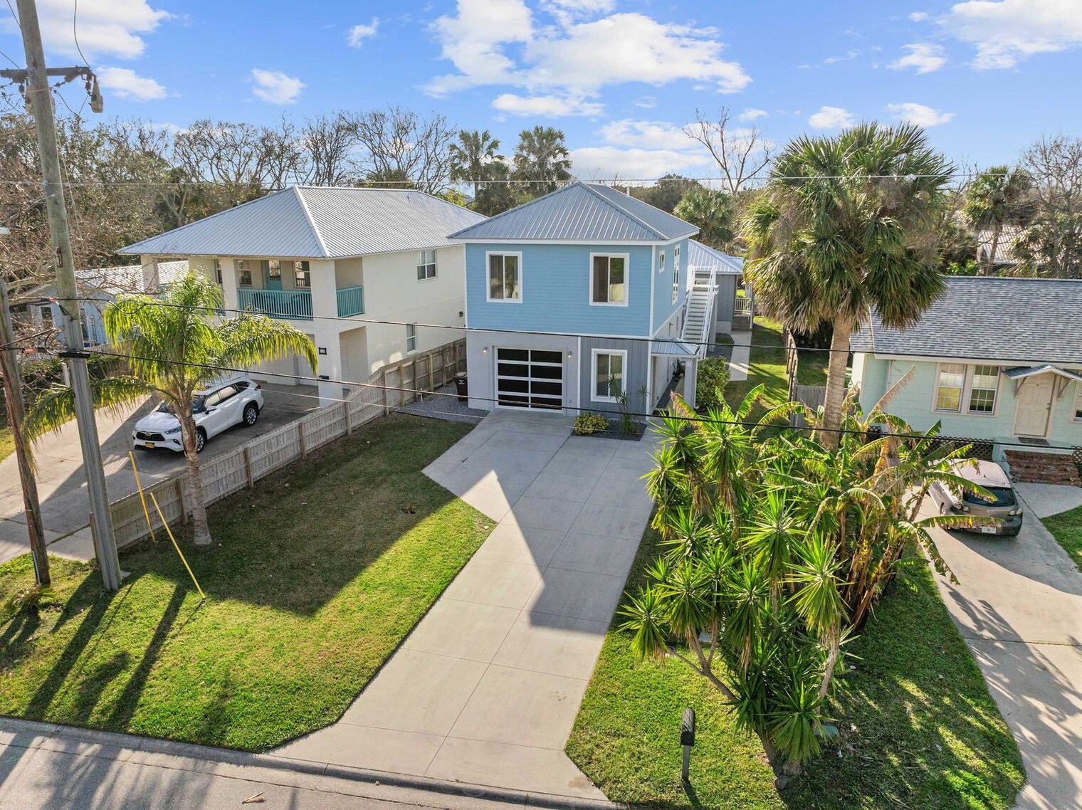 Building Photo - 11 Comares Ave S