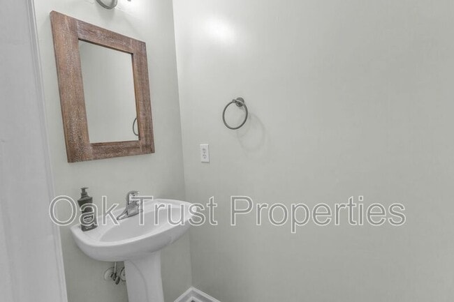 Building Photo - 303 Yellow Hawthorn Cir