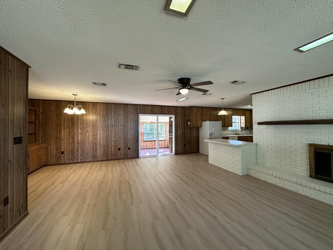 Building Photo - 697 Green St